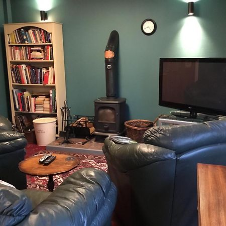 Lowri Cottage Hotel Shenstone Eksteriør bilde